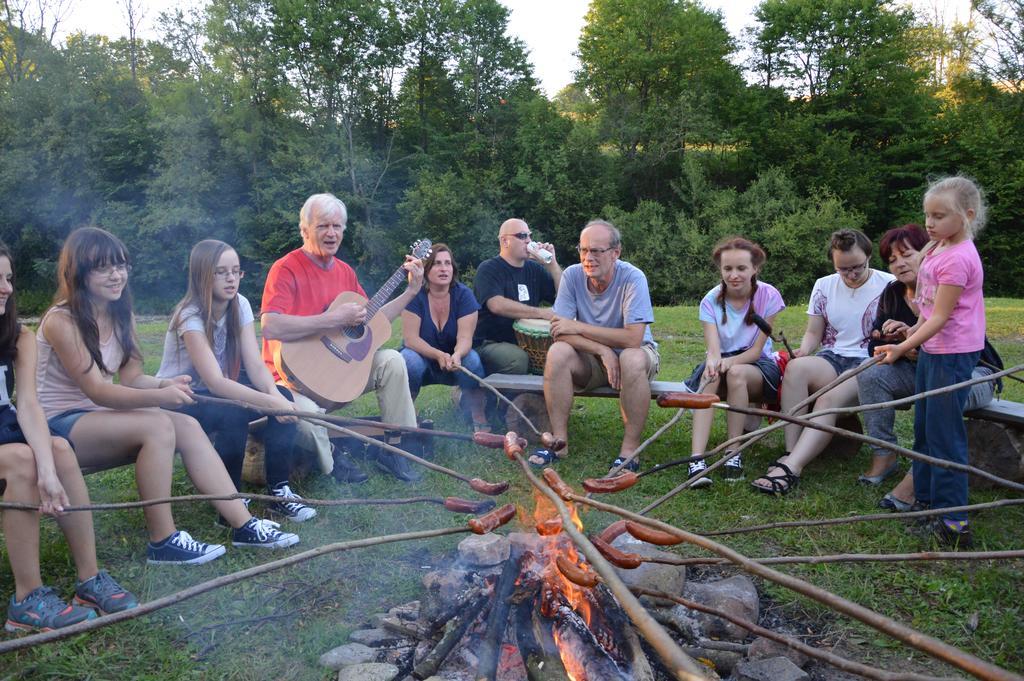 ホテル Latarnia Wagabundy Bieszczady Wola Michowa エクステリア 写真